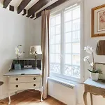 Bnbnova - Le Marais Apartment